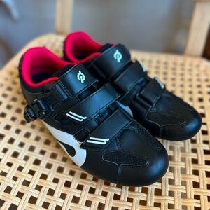 Peloton Cycling Shoes w Cleats – Black/White, Size 41 EU (Women’s 9.5 / Men’s 8)